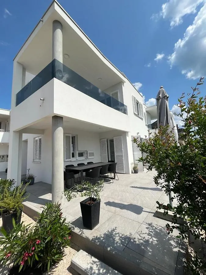Haus Dalmatia With Heated Pool Appartement Bibinje