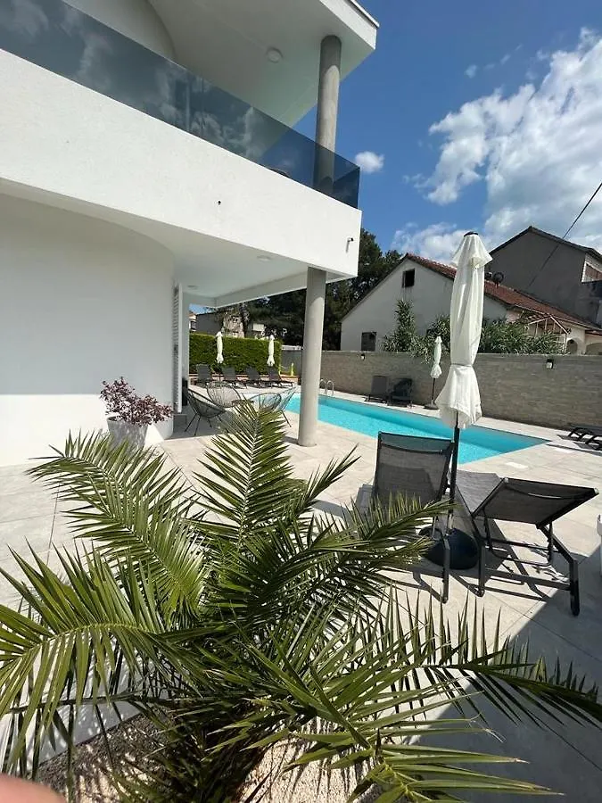 Haus Dalmatia With Heated Pool Appartement Bibinje