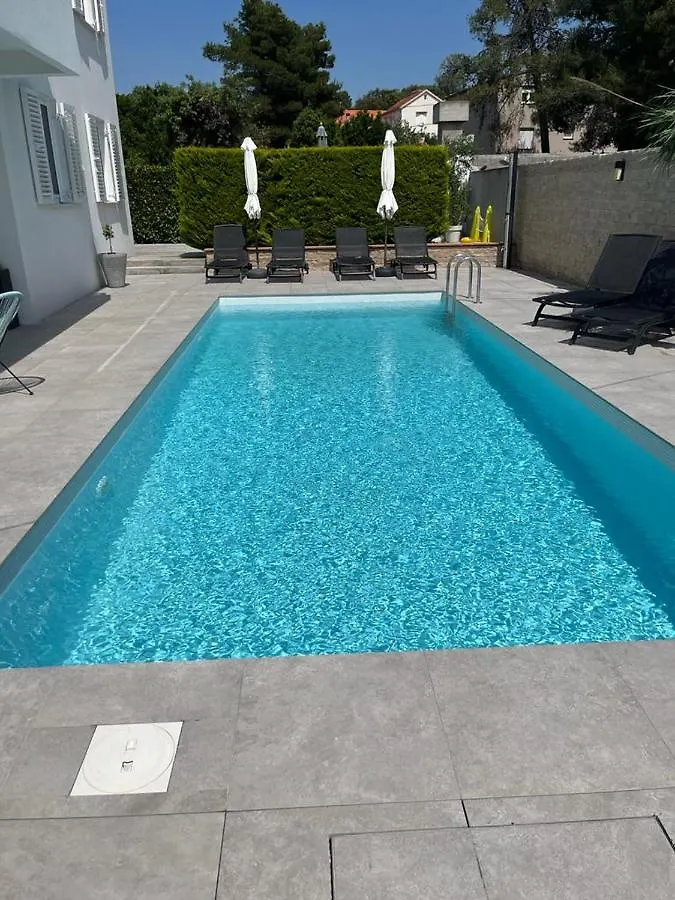 Haus Dalmatia With Heated Pool Appartement Bibinje